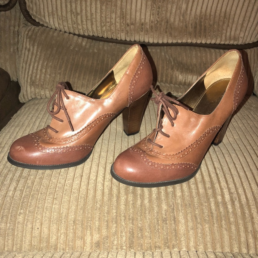MARC FISHER | brown tie up heels